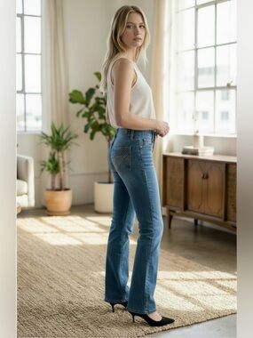 7 For All Mankind Jeans Size 27 Low Rise Bootcut Medium Wash Denim